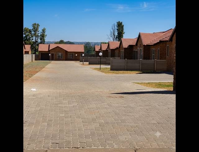2 BEDROOM TOWNHOUSE FOR SALE IN RIVERSDALE